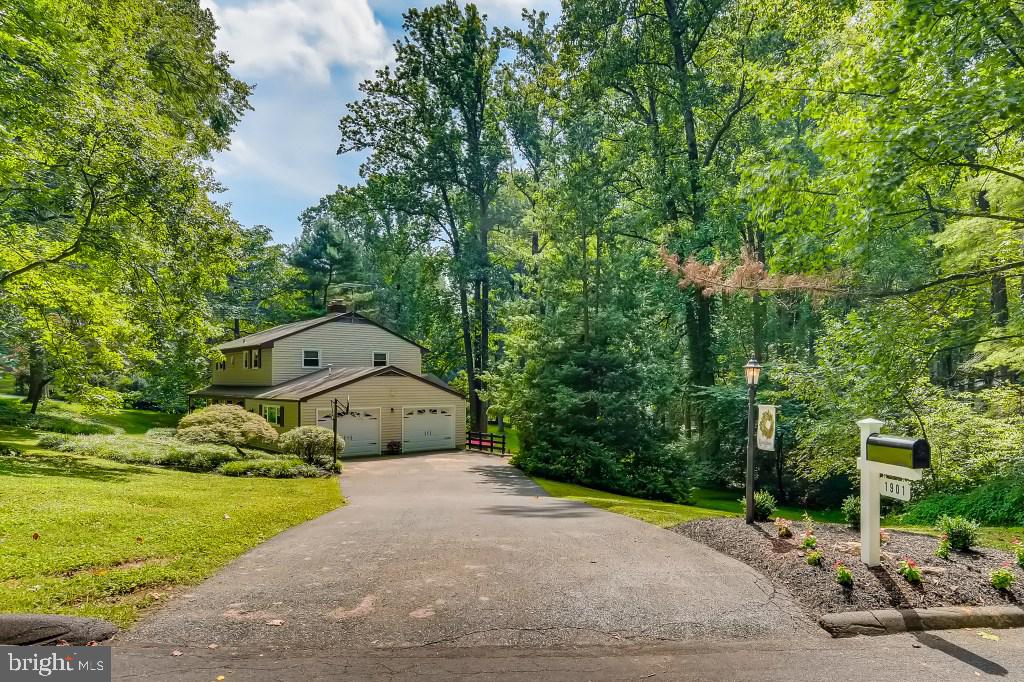 1901 Parkvue Road Fallston, MD 21047 - Photo 4 of 31 Driveway