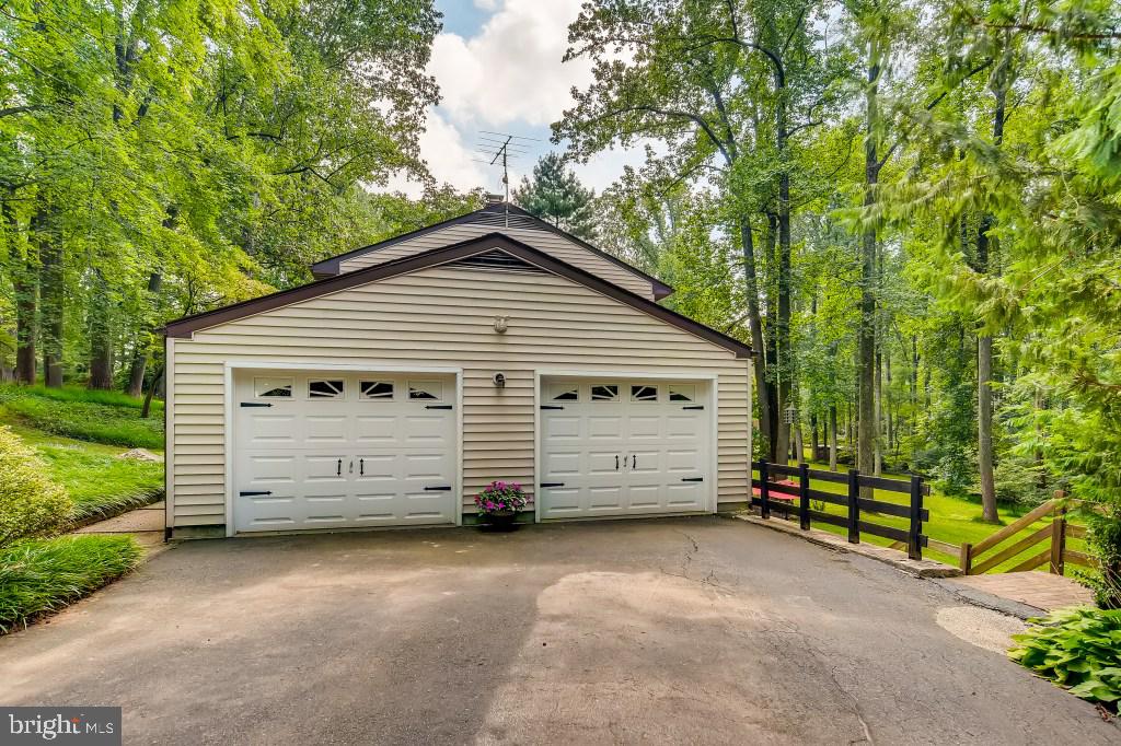 1901 Parkvue Road Fallston, MD 21047 - Photo 5 of 31 Oversized 2 car garage