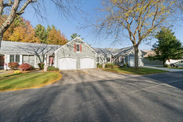 $350,000 | 17850 Bramer Lane, Spring Lake, MI 49456