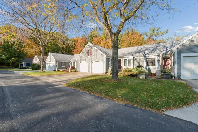 $350,000 | 17850 Bramer Lane, Spring Lake, MI 49456