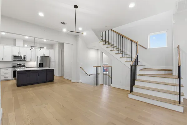 $3,050 | 2204 Lou Ellen Lane, Houston, TX 77018