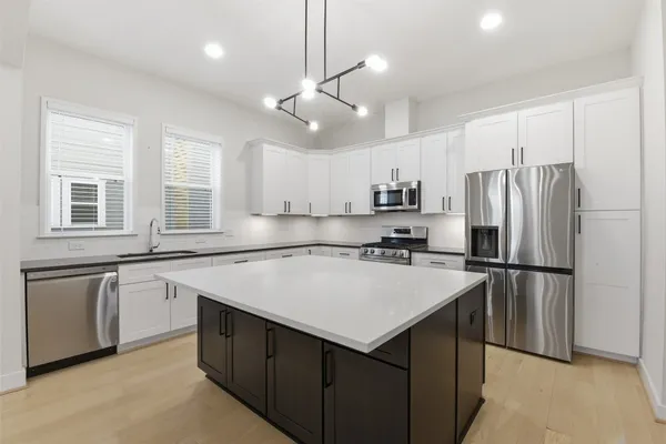 $3,050 | 2204 Lou Ellen Lane, Houston, TX 77018