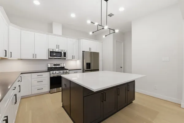 $3,050 | 2204 Lou Ellen Lane, Houston, TX 77018