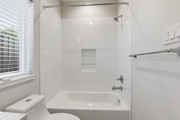 $3,050 | 2204 Lou Ellen Lane, Houston, TX 77018