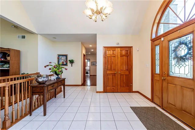 a view of an entryway with livingroom