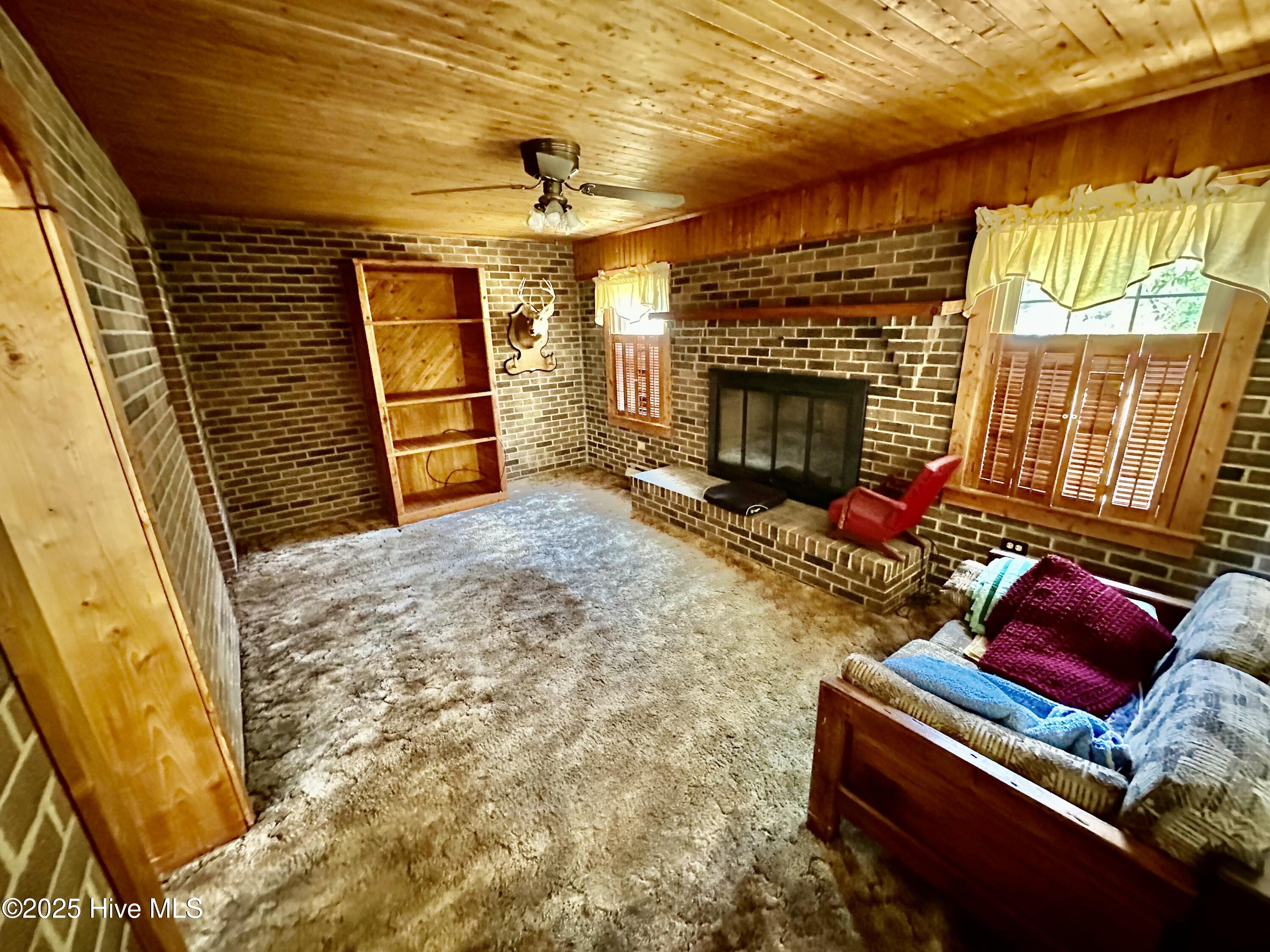 225 Tiptoe Road Edenton, NC 27932 - Photo 5 of 18 Den w fireplace