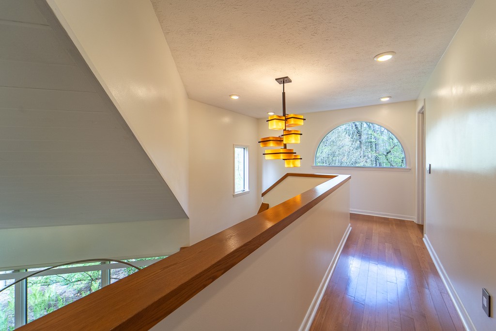 182 Park Road Perinton, NY 14534 - Photo 29 of 50 The second floor landing is highlighted by a styli