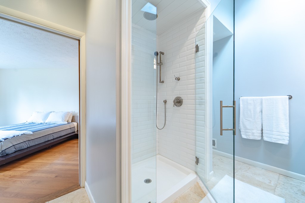 182 Park Road Perinton, NY 14534 - Photo 34 of 50 The en suite bath is beautifully appointed with an