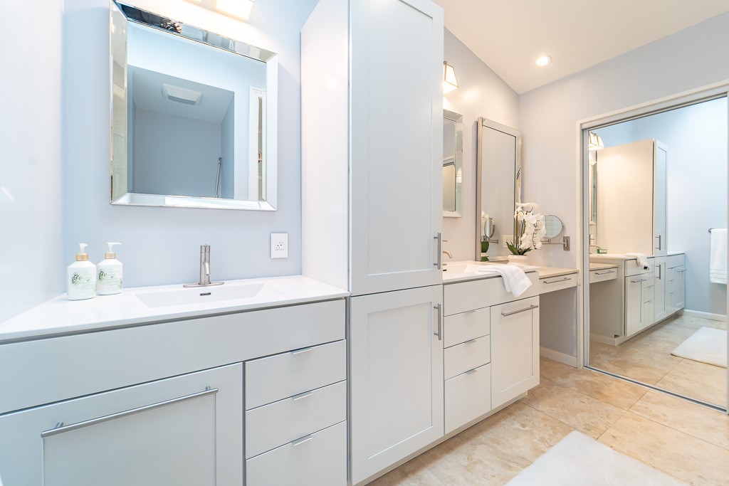 182 Park Road Perinton, NY 14534 - Photo 37 of 50 A large mirrored walk-in closet finishes this spa
