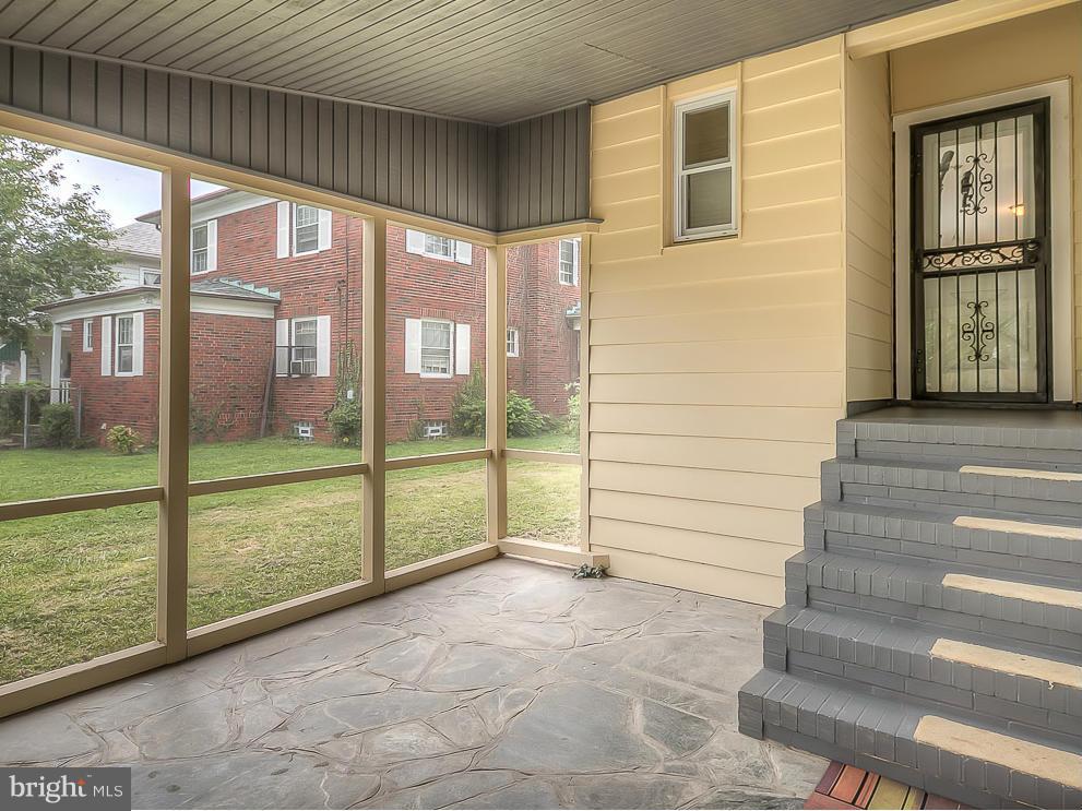 3613 Edgewood Road Baltimore, MD 21215 - Photo 26 of 30 Screened-in Rear Patio!
