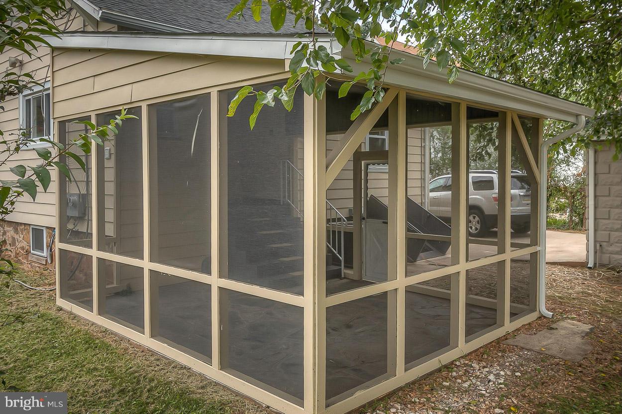 3613 Edgewood Road Baltimore, MD 21215 - Photo 28 of 30 Screened-in Rear Patio!