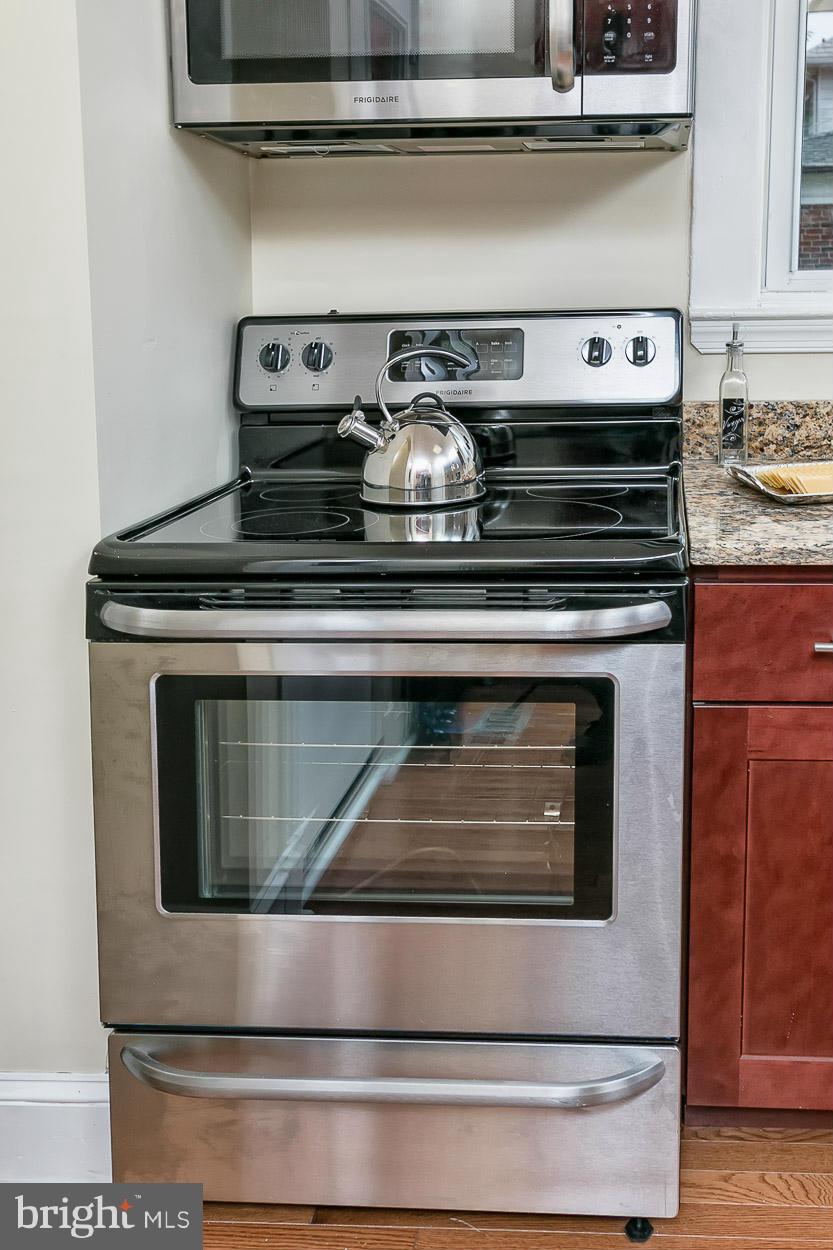 3613 Edgewood Road Baltimore, MD 21215 - Photo 8 of 30 Stainless Steel MW/Oven/Stove!