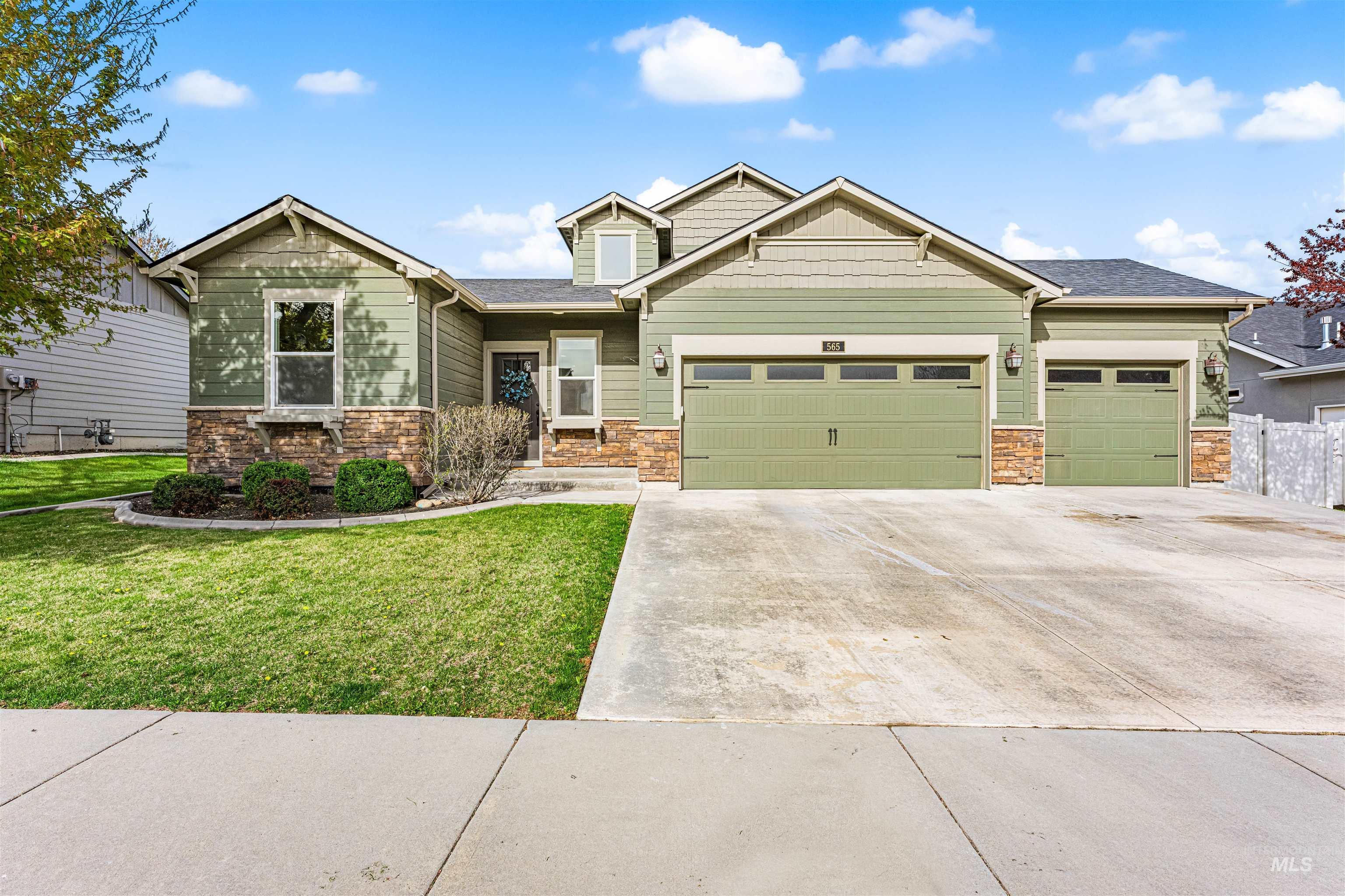 565 South Rocker Avenue Kuna, ID 83634 - Photo 1 of 22