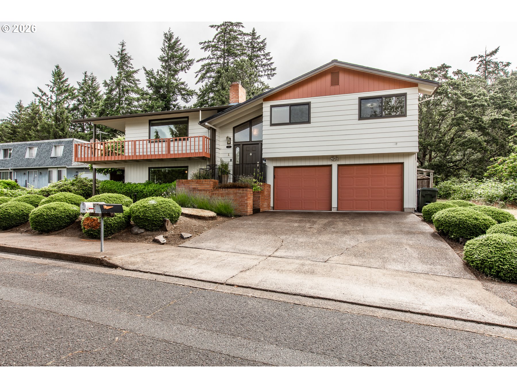 3985 University Street Eugene, OR 97405 - Photo 2 of 46