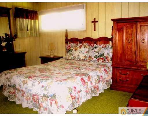 9 Matson Road Edison, NJ 08817 - Photo 7 of 10 a large bed sitting in a bedroom next to a window