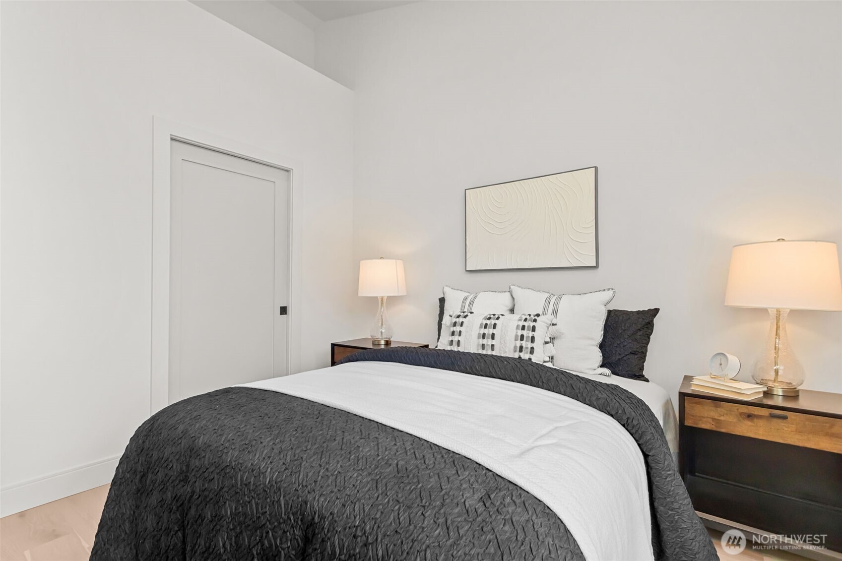 7350 22nd Avenue Northwest, Unit B Seattle, WA 98117 - Photo 20 of 24 a bedroom with a bed and a lamp