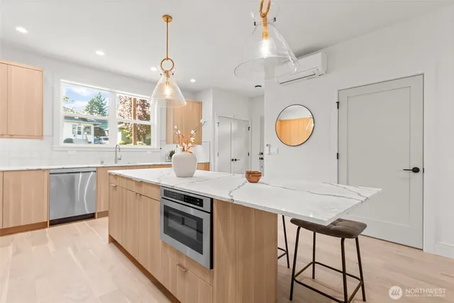 $859,950 | 7350 22nd Avenue Northwest, Unit B, Seattle, WA 98117