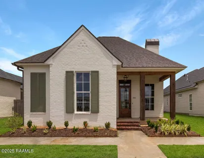 $511,400 | 106 Hedgemoore Court, Youngsville, LA 70592