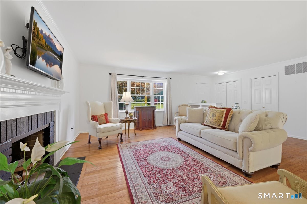 15 Hampshire Road, Unit 15 Madison, CT 06443 - Photo 11 of 35 Living room