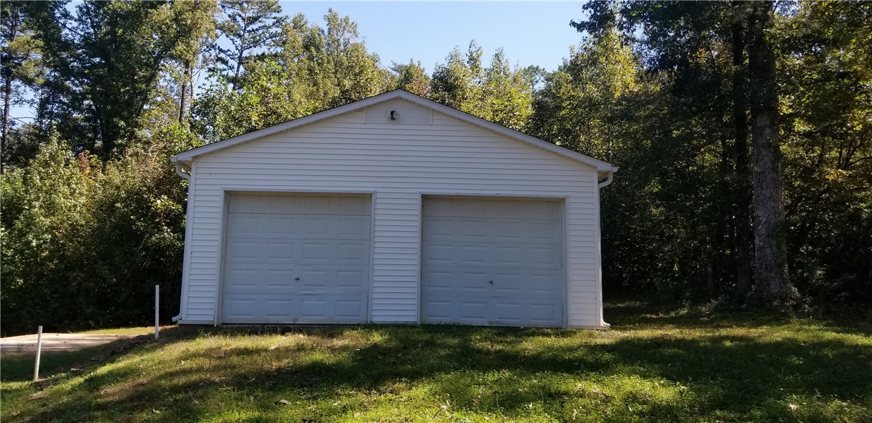 701 Longforest Drive Seneca, SC 29672 - Photo 6 of 23 2 Car Detached Garage