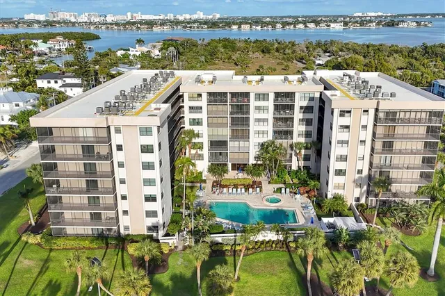 $425,000 | 1001 Benjamin Franklin Drive, Unit 403, Sarasota, FL 34236