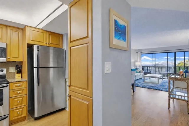 $425,000 | 1001 Benjamin Franklin Drive, Unit 403, Sarasota, FL 34236