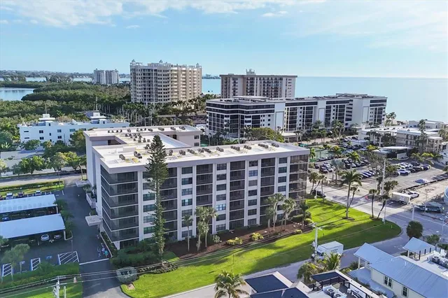 $425,000 | 1001 Benjamin Franklin Drive, Unit 403, Sarasota, FL 34236
