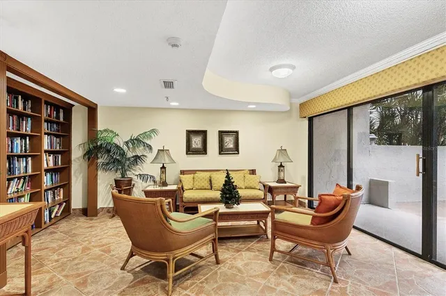 $425,000 | 1001 Benjamin Franklin Drive, Unit 403, Sarasota, FL 34236