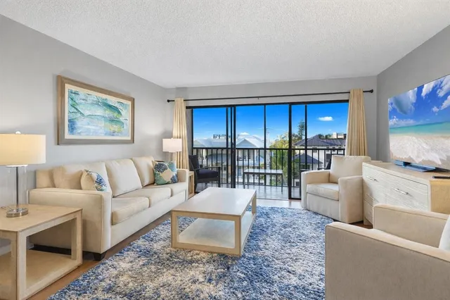 $425,000 | 1001 Benjamin Franklin Drive, Unit 403, Sarasota, FL 34236