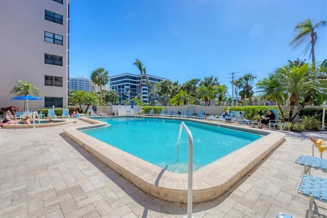 $425,000 | 1001 Benjamin Franklin Drive, Unit 403, Sarasota, FL 34236
