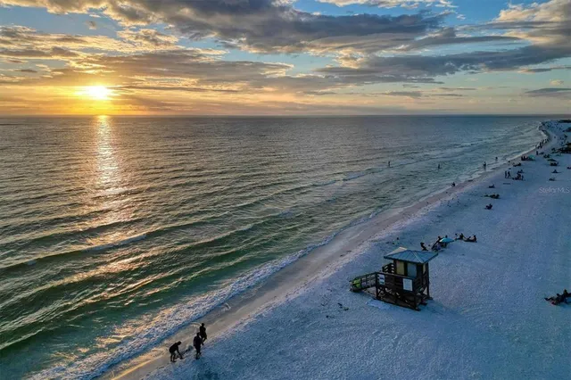 $425,000 | 1001 Benjamin Franklin Drive, Unit 403, Sarasota, FL 34236