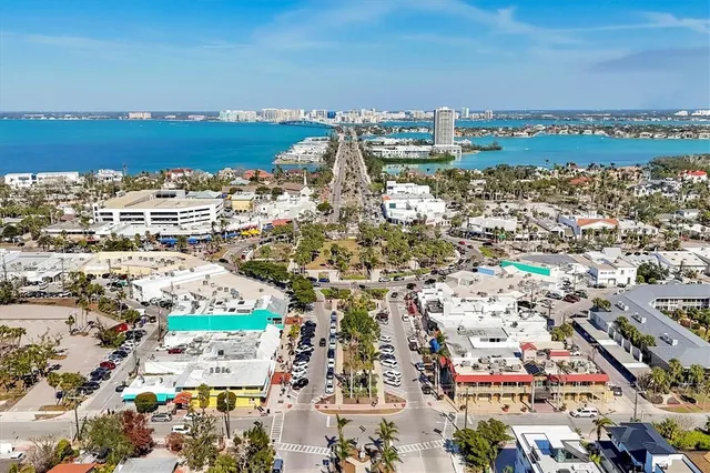 $425,000 | 1001 Benjamin Franklin Drive, Unit 403, Sarasota, FL 34236