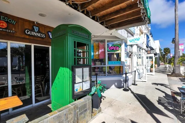 $425,000 | 1001 Benjamin Franklin Drive, Unit 403, Sarasota, FL 34236