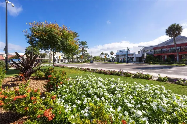 $425,000 | 1001 Benjamin Franklin Drive, Unit 403, Sarasota, FL 34236