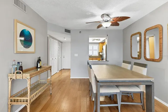 $425,000 | 1001 Benjamin Franklin Drive, Unit 403, Sarasota, FL 34236