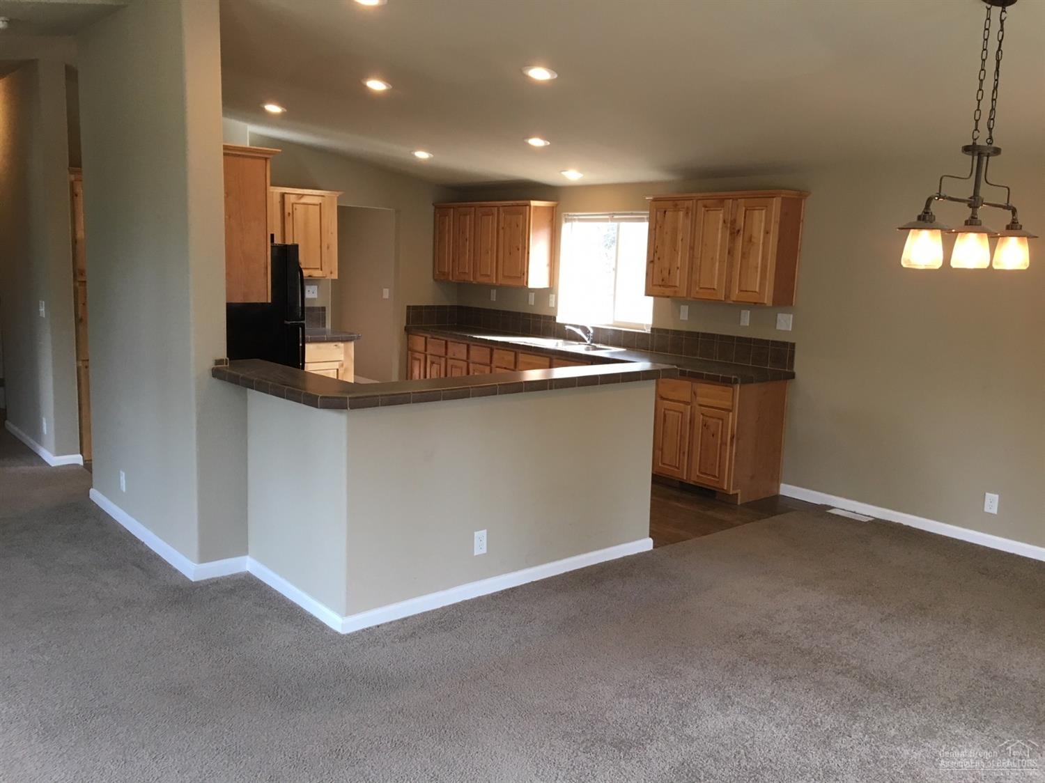 19770 Buck Canyon Road Bend, OR 97702 - Photo 9 of 23 Great shot of the breakfast bar!