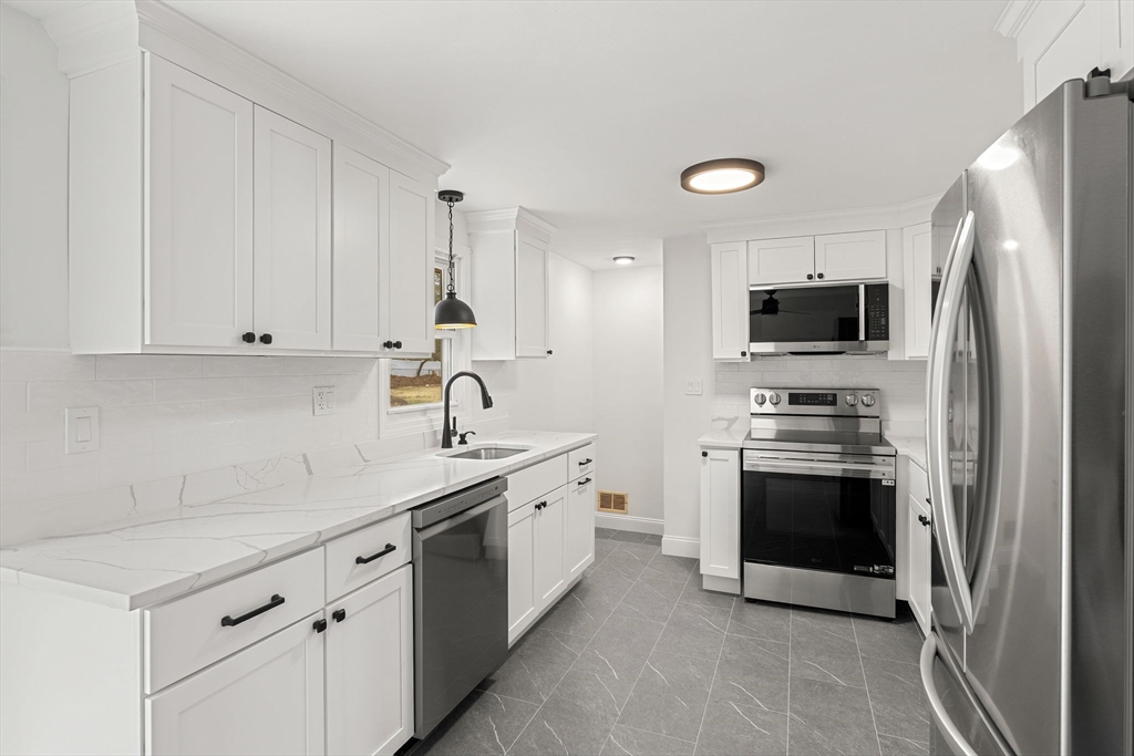 15 Phillip Road Billerica, MA 01821 - Photo 11 of 36