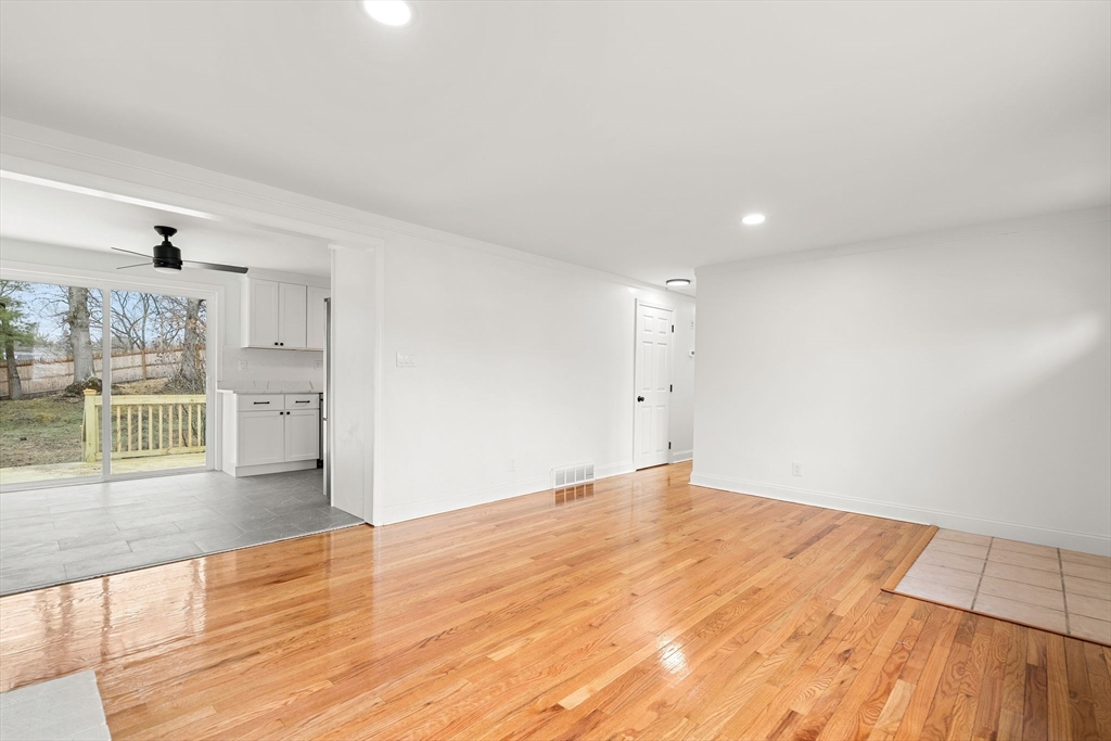 15 Phillip Road Billerica, MA 01821 - Photo 4 of 36