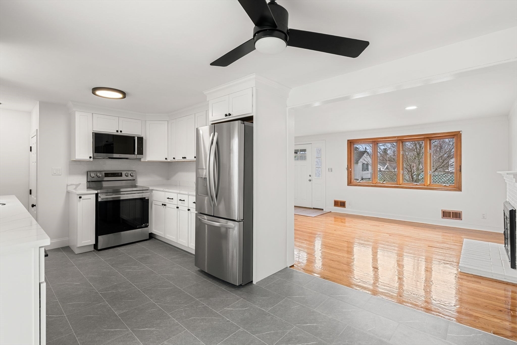 15 Phillip Road Billerica, MA 01821 - Photo 7 of 36