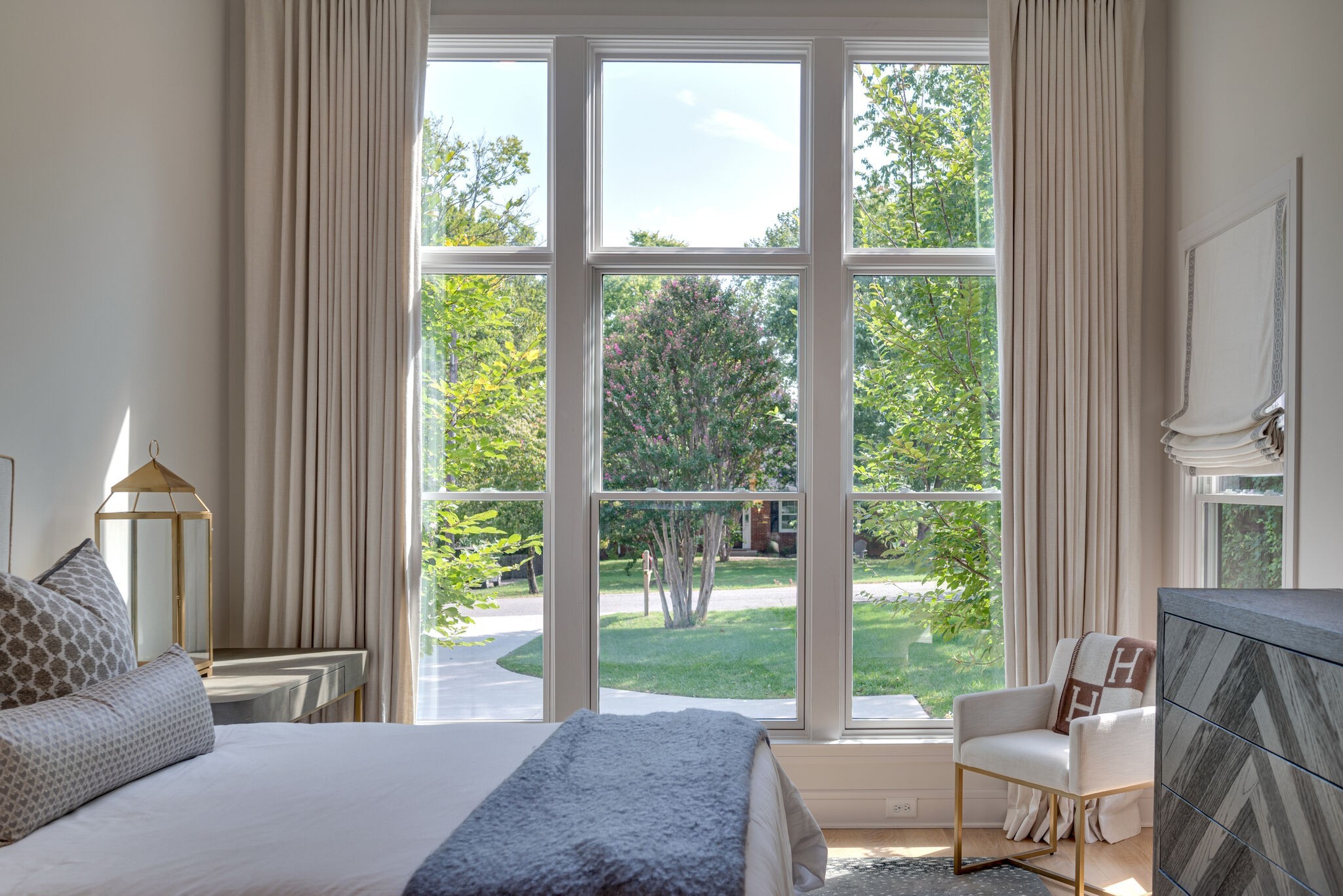 3503 Robin Road Nashville, TN 37204 - Photo 31 of 56 a living room with couch and a large window