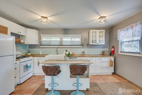 $538,800 | 138 Woodland Road, Piscataway, NJ 08854