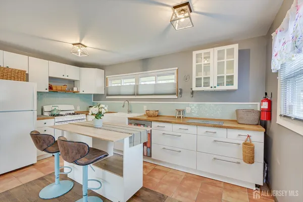 $538,800 | 138 Woodland Road, Piscataway, NJ 08854