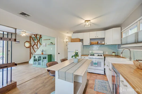 $538,800 | 138 Woodland Road, Piscataway, NJ 08854