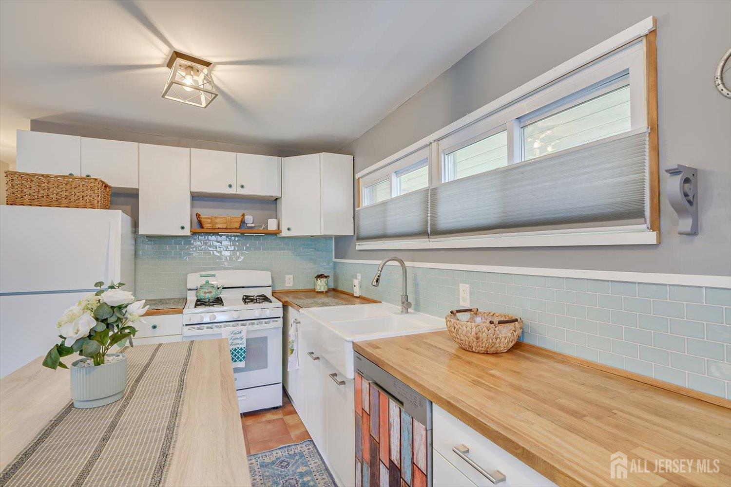 138 Woodland Road Piscataway, NJ 08854 - Photo 22 of 47