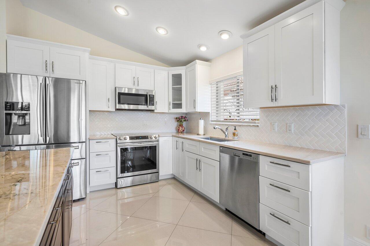 22562 Esplanada Drive Boca Raton, FL 33433 - Photo 12 of 45 kitchen