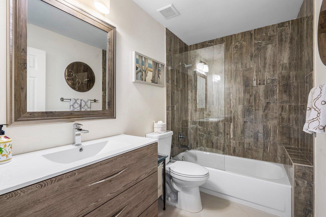 22562 Esplanada Drive Boca Raton, FL 33433 - Photo 21 of 45 main bath