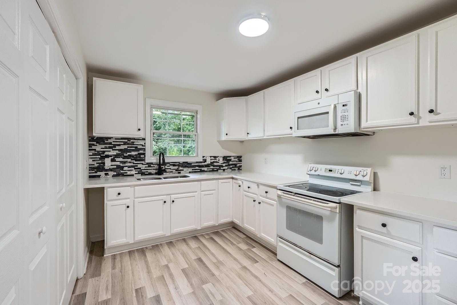 1224 East Woodlawn Road Charlotte, NC 28209 - Photo 10 of 47