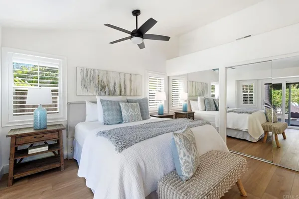 a view of entryway with a house