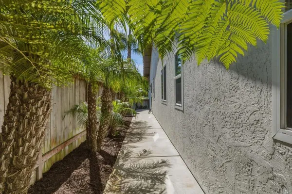 $1,949,000 | 630 Poinsettia Park North, Encinitas, CA 92024