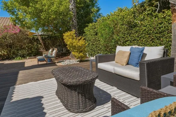 $1,949,000 | 630 Poinsettia Park North, Encinitas, CA 92024